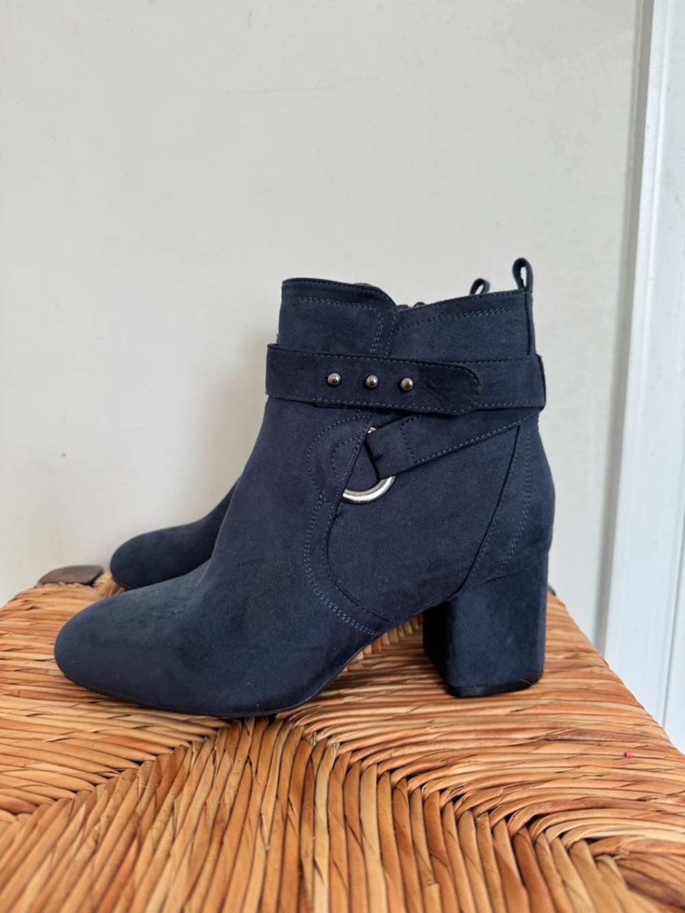 Kelly & Katie Navy Suede-like Ankle Booties with Ring Accent size 6.5